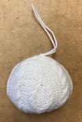 елочное украшение вязаный шарик белый (2020, пряжа, 8x8, арт. 40п11) - 300 ₽