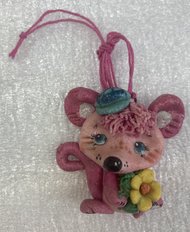 Детский кулон "Розовый мышь с цветами" (2020, соленое тесто, 5x5, арт. 56П.4) - 400 ₽