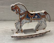 Лошадка-качалка малая в подарочной упаковке (2025, майолика, 8x9.5, арт. 79ПТ13007) - 2 800 ₽