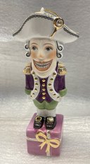 Щелкунчик на подарках фиолетовый (2025, фарфор, 14x6, арт. 79ПФ32007) - 9 600 ₽