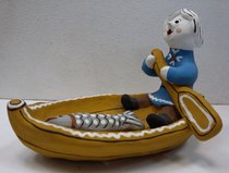 Мужик с рыбой в лодке (2019, глина, 9x14, арт. 44пк10) - 1 125 ₽