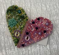 брошка сердечко зелено-розовое (2021, смешанная техника, 6x8, арт. 21п1) - 700 ₽