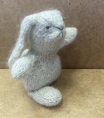 мягкая игрушка белый кролик (2024, пряжа, 11x11, арт. 40п40) - 750 ₽