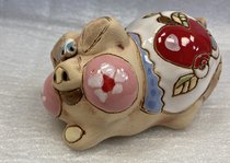 свинка с маками (2025, терракота, 11x7, арт. 12п97) - 800 ₽