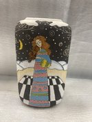 Ваза "Летающие люди" плоская (2025, керамика, 22x12, арт. 12пв21б) - 3 300 ₽