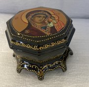 шкатулка восьмигранник "Казанская божья матерь (2025, папье-маше, 5x7, арт. 74п37) - 6 000 ₽