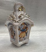 фонарик классический малый рельефный "Зимние забавы" (2025, майолика, 8x5, арт. 79ПМ22085) - 2 500 ₽