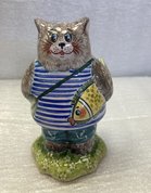 Кот с рыбой (2026, майолика, 11x6.5, арт. 79П.М01109) - 3 600 ₽
