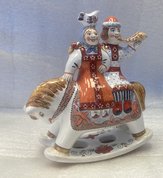 Парочка на коне (2026, майолика, 14.5x13.5, арт. 79пМ04081) - 12 000 ₽