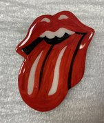 брошь "Язык" (2026, смешанная техника, 6x6, арт. 48п48) - 550 ₽