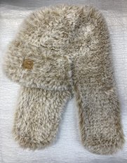 Шапочка-ушанка вязаная бежевая (2025, пряжа, 42x30, арт. 40пш35) - 3 500 ₽